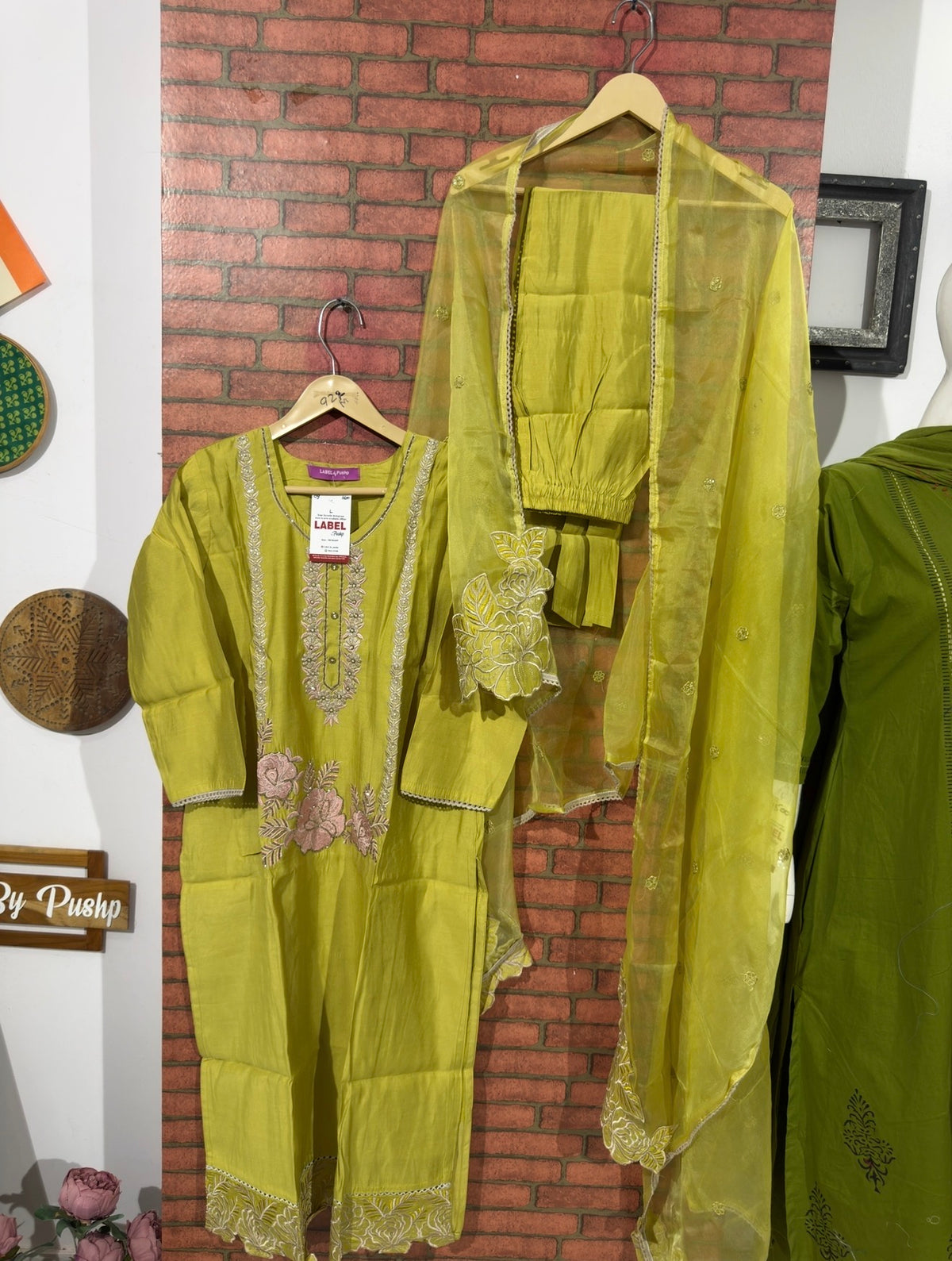 Ghiya  cutowork Set | Cotton silk| With lining
