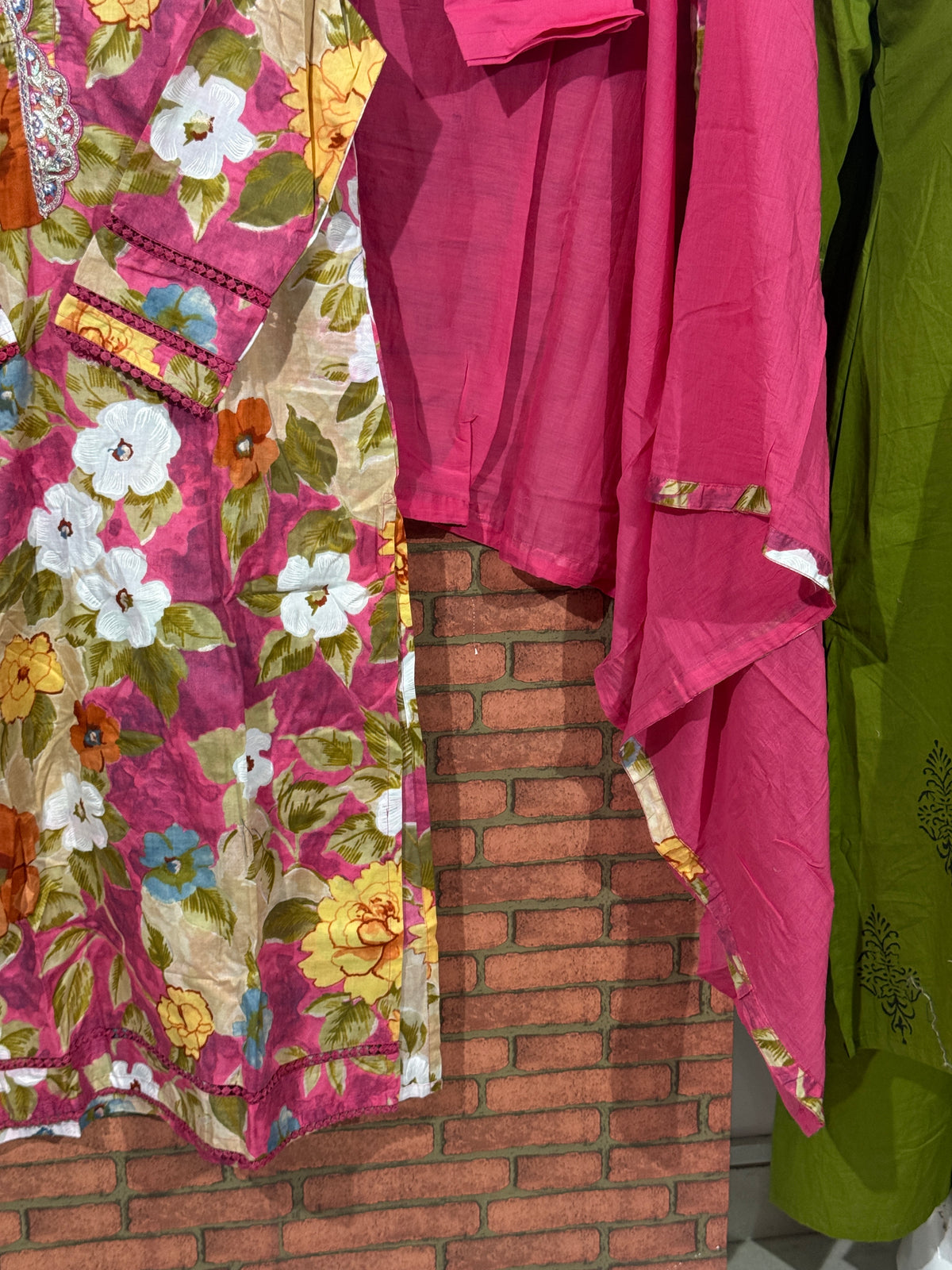 Pink Suit Set| Cotton| Lacework| Pakistani Pattern
