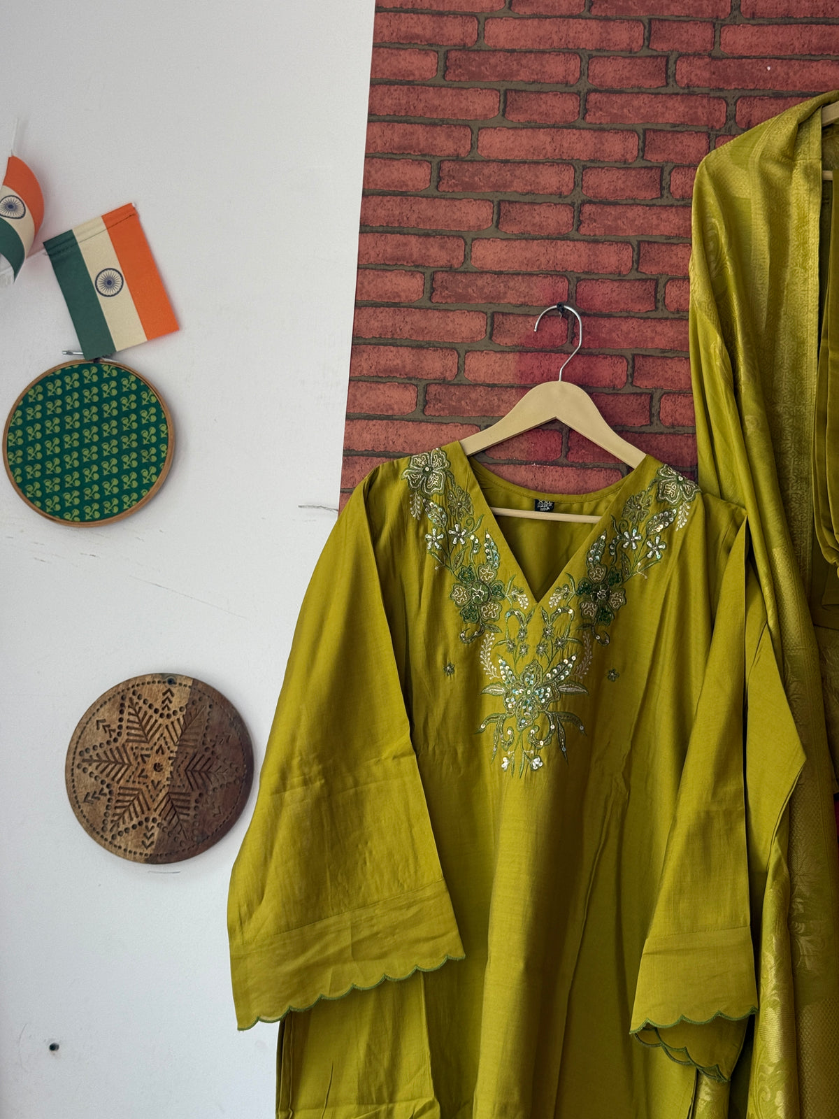 Green cutwork | Cotton silk | With lining | Embroidered