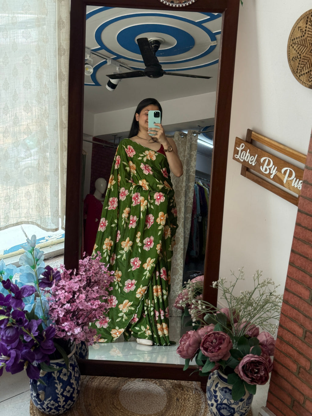Green cutdana Saree|  scallop border| With blouse| Crepe Fabric| Heavy hand embroidery on pallu & pleates