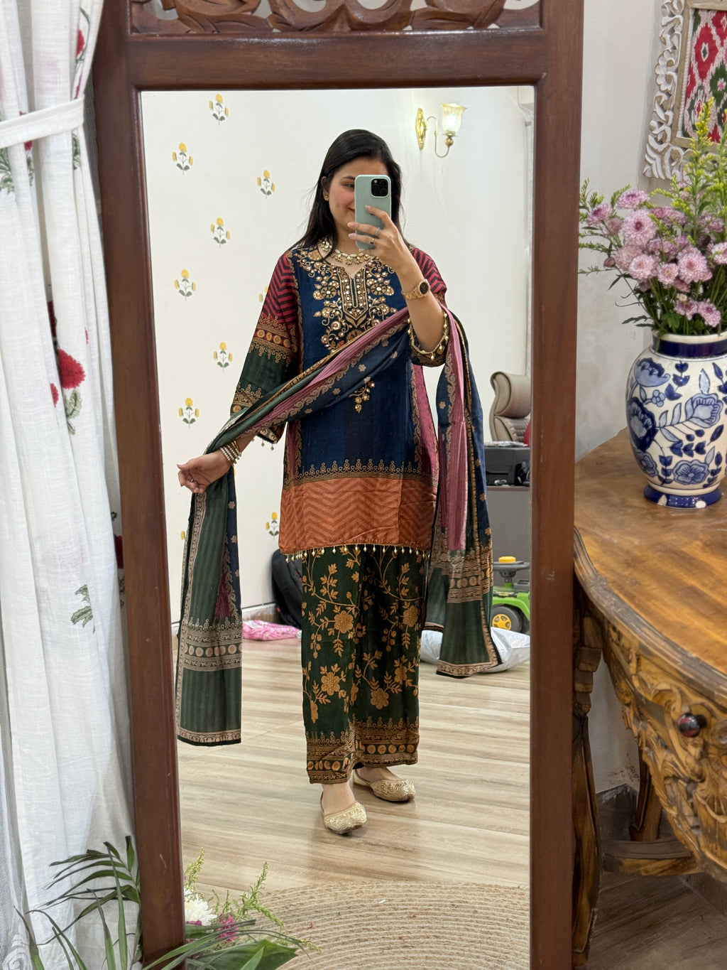 Beautiful Kurta Set with palzo pant and Duppata| Cotton lining| Hand embroidered| Muslin Fabric