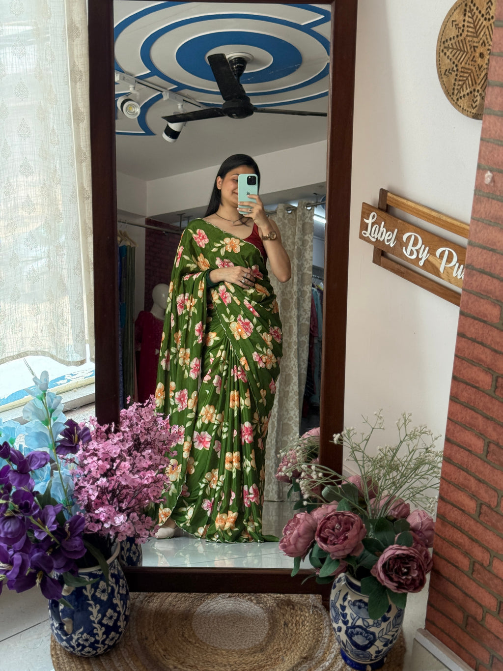 Green cutdana Saree|  scallop border| With blouse| Crepe Fabric| Heavy hand embroidery on pallu & pleates