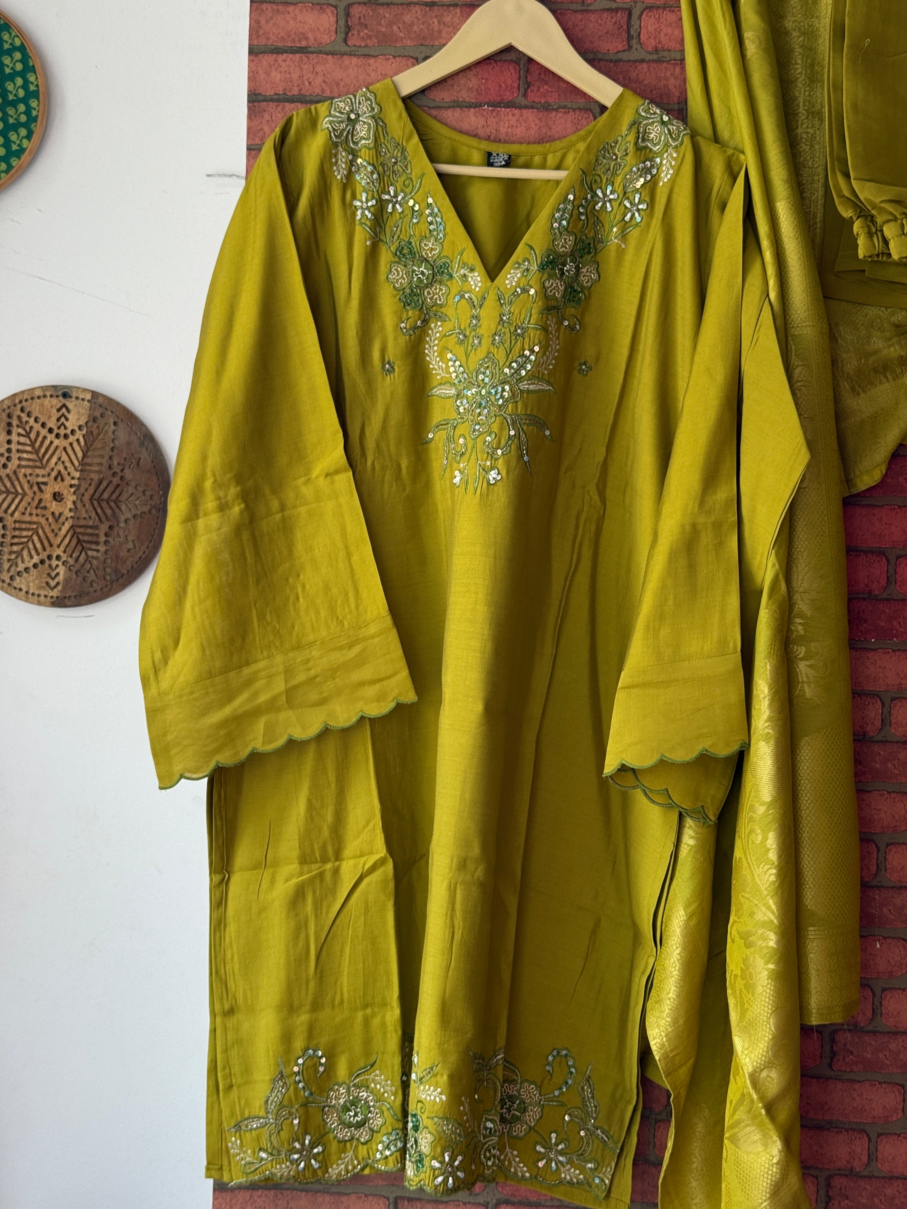 Green cutwork | Cotton silk | With lining | Embroidered