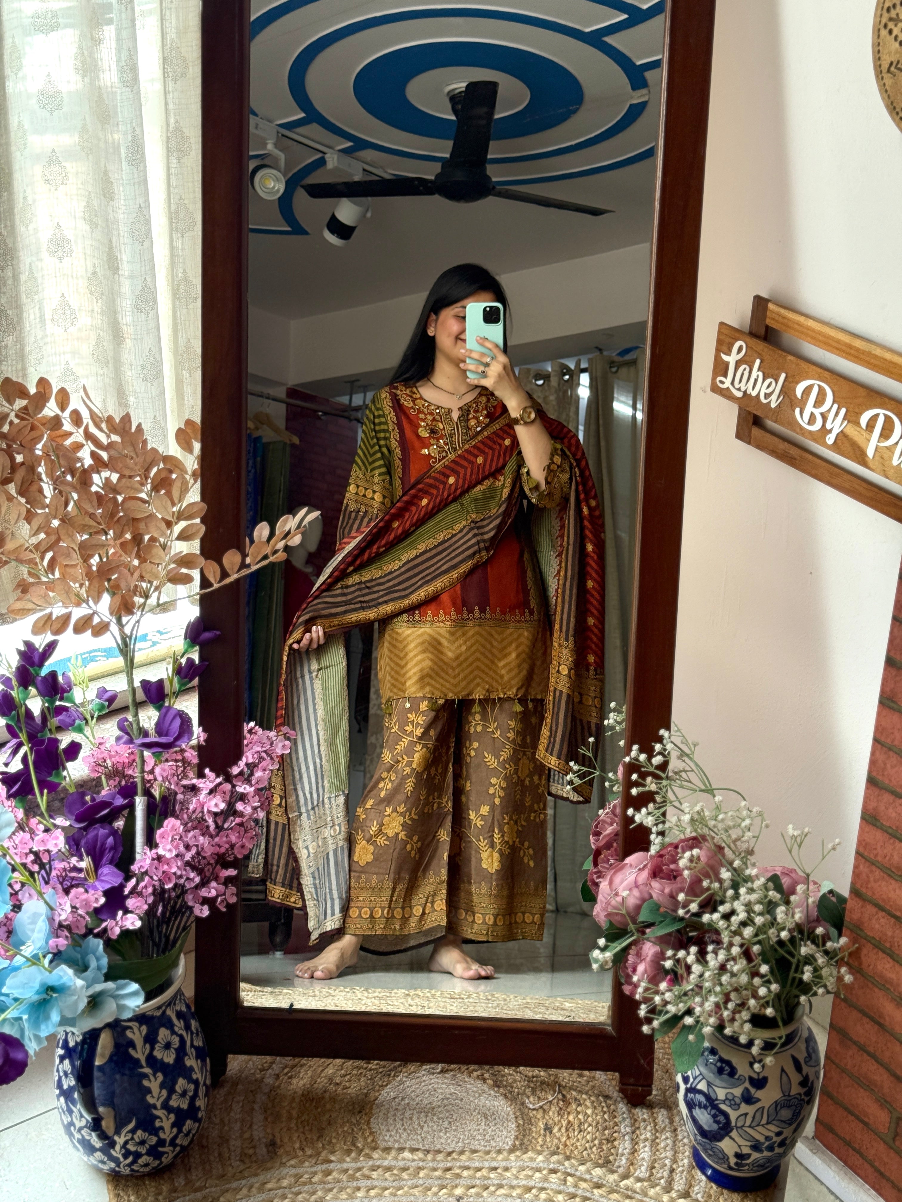 Beautiful Kurta Set with palzo pant and Duppata| Cotton lining| Hand embroidered| Muslin Fabric