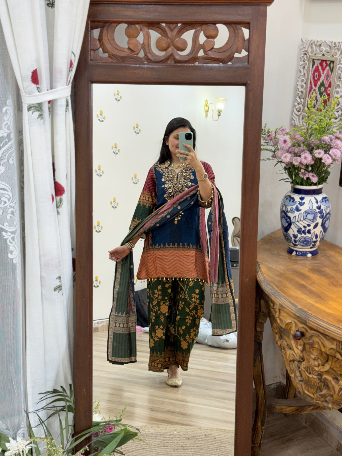 Beautiful Kurta Set with palzo pant and Duppata| Cotton lining| Hand embroidered| Muslin Fabric